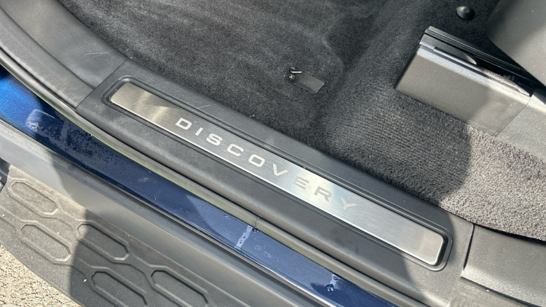 Land Rover Discovery 3.0 D300 S 5dr Auto Diesel Station Wagon